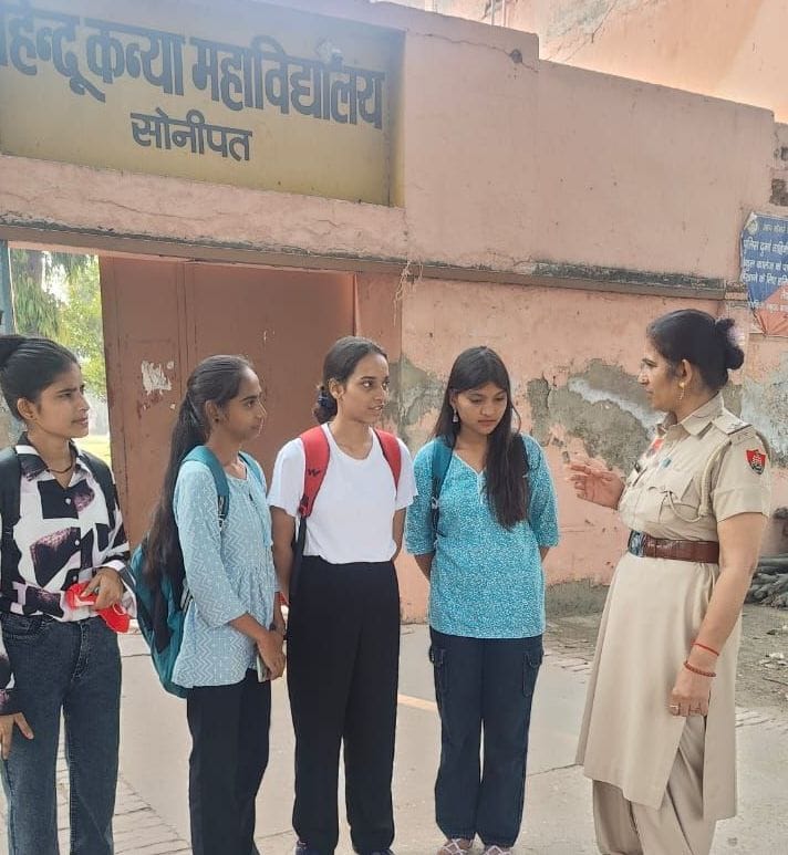 Gave information about women safety to girl students and girls