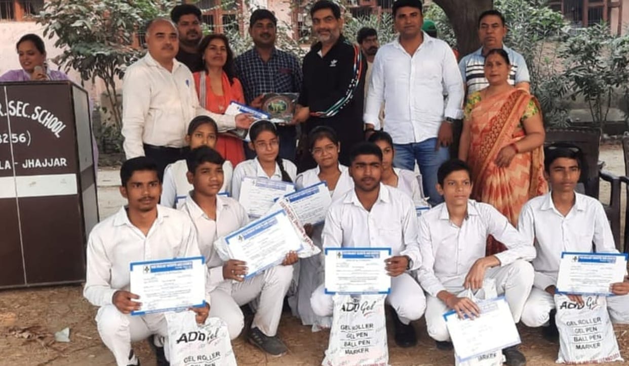 Honored students and coaches who returned from National Adventure Camp