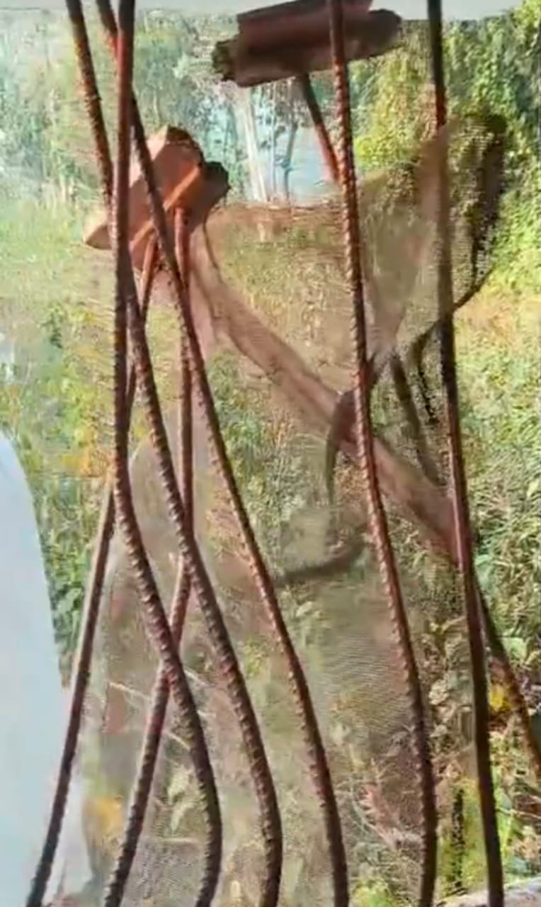 Theft of lakhs from two houses by breaking the bars of the grill