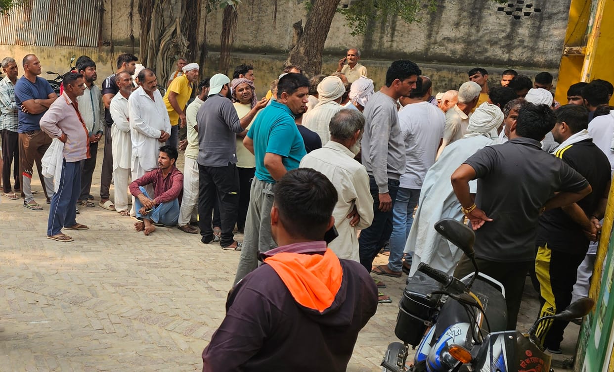 Farmers received 300 bags of DAP in packs
