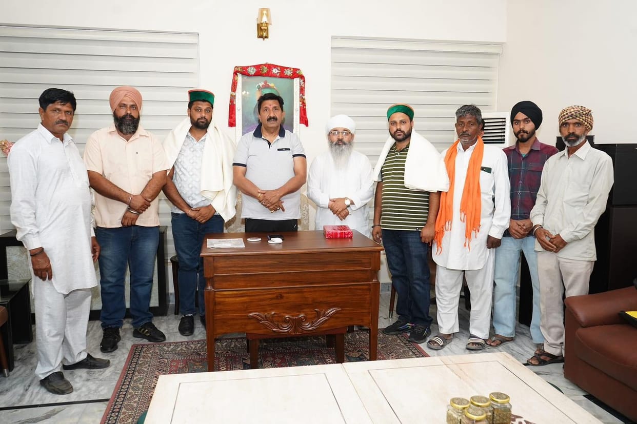 Deputy head of Pubowal Panchayat joined Congress along with his colleagues.