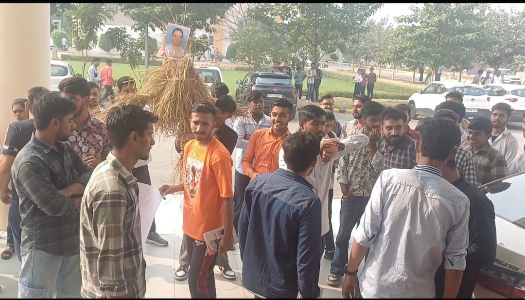 ABVP workers burnt the effigy of professor