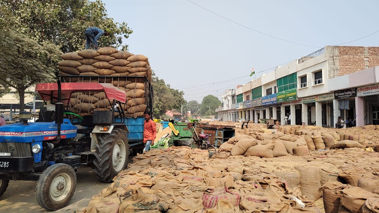 There is no space left in the market, now paddy will not be purchased for the next two days