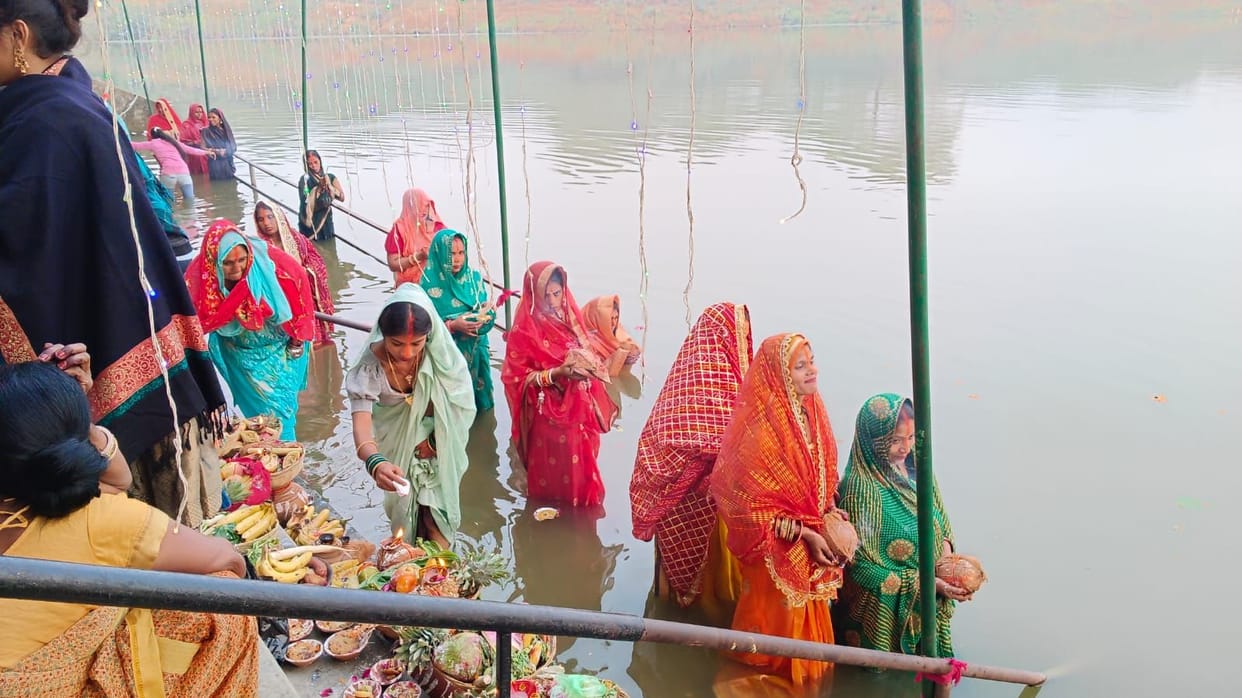 Chhath festival ends with offering Arghya to the rising sun
