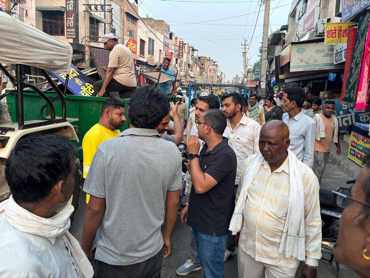 Encroachment removed in the city, goods from 20 shops confiscated, many released after warning