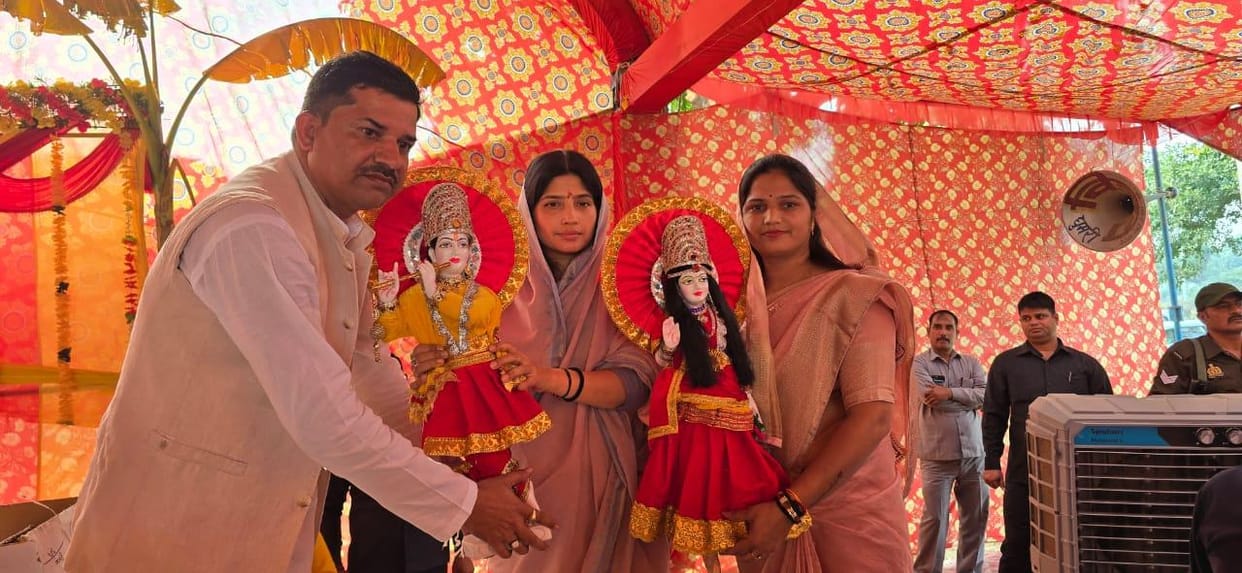 Dimple Yadav said, Madhya Pradesh CM should see the shortage of DAP in Mainpuri