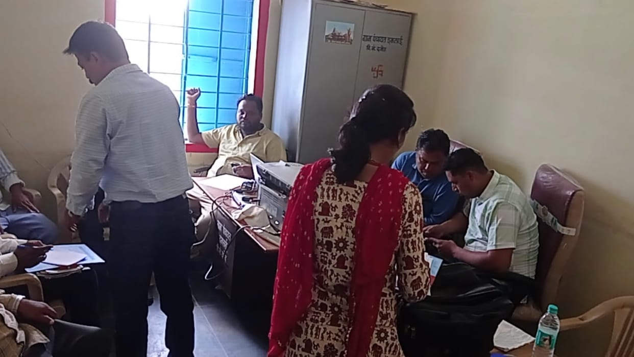 Damoh Patwari arrested for taking bribe of Rs 15 thousand in lieu of demarcation, action of Sagar Lokayukta