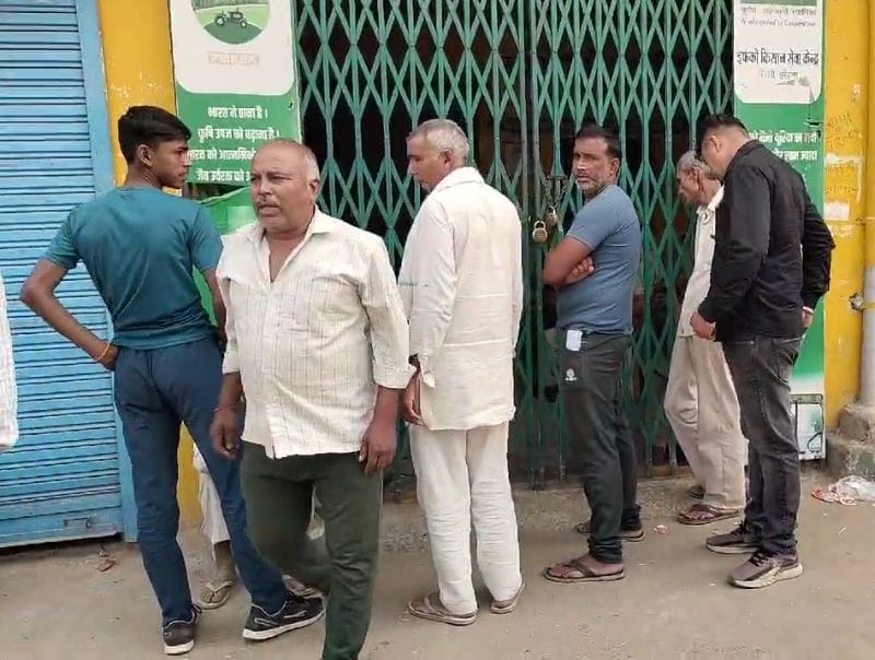 Tokens distributed in the morning for DAP, the storage of fertilizer at the center ended before noon.