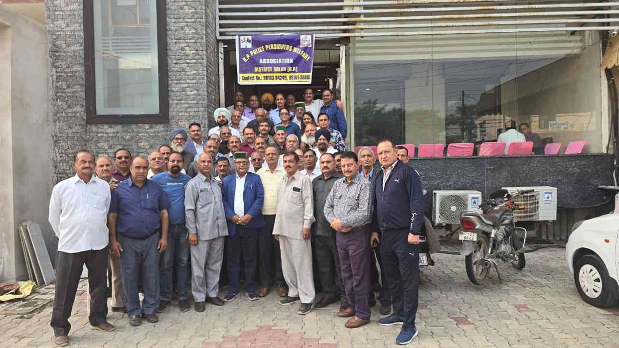 Police pensioners demanded arrears of DA