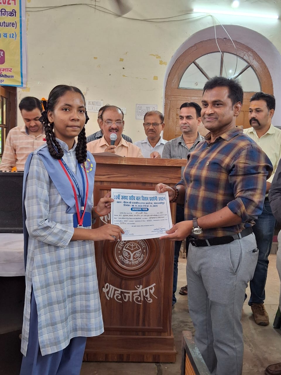 Anshika's model based on food, health and hygiene got first place