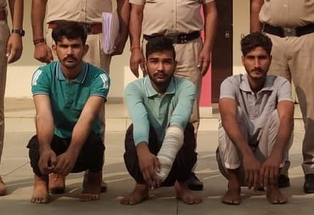 Three accused of looting from employee arrested