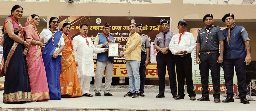 Honored the winning participants and teachers