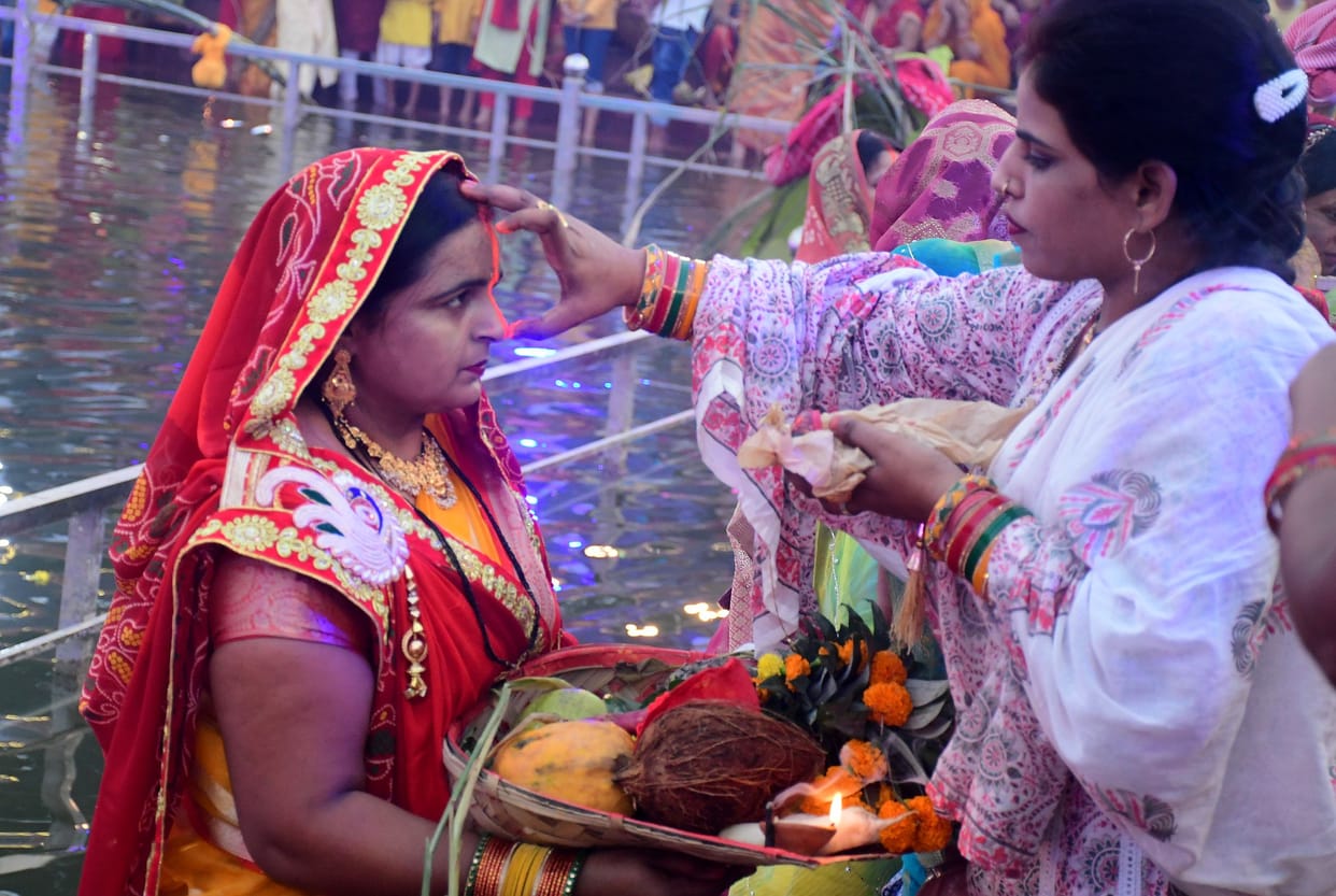 Fasting women offered Arghya to the setting sun