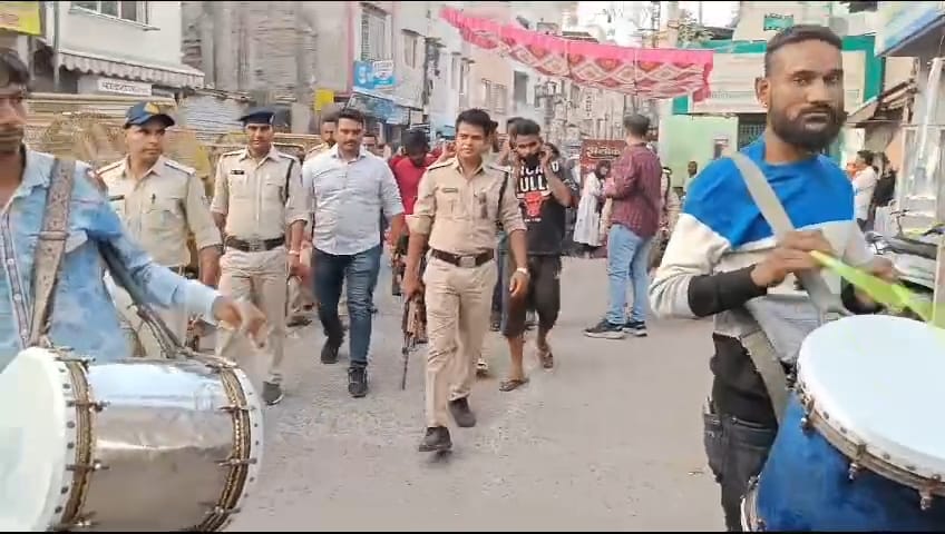 Ujjain News: A unique procession took place in Ujjain, miscreants were walking behind drum holding their ears.