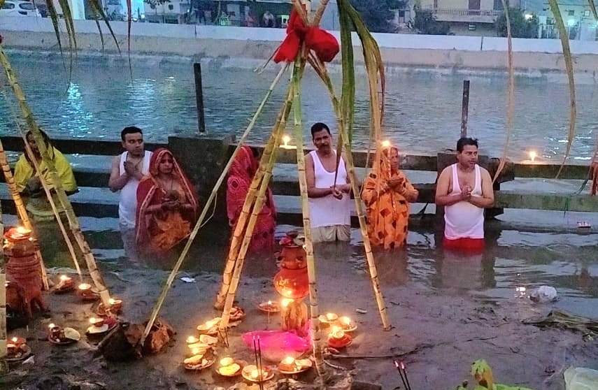 Chhath fast completed by offering Arghya to the rising sun
