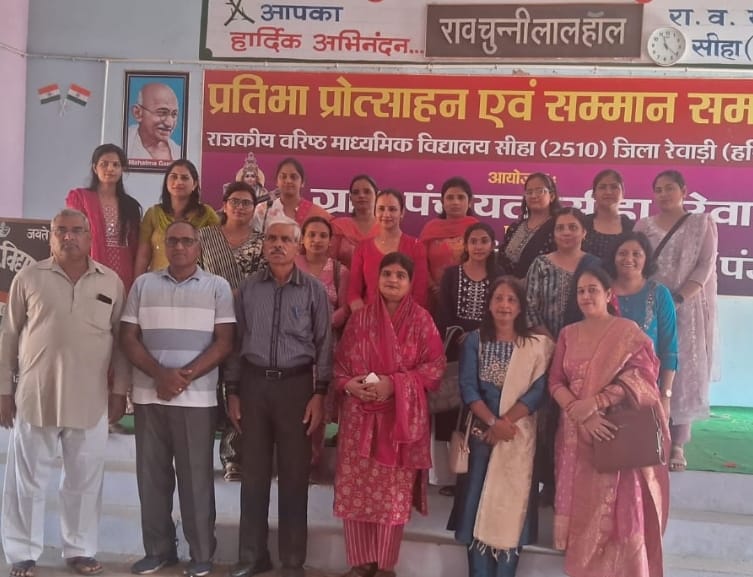 Two thousand books presented to students