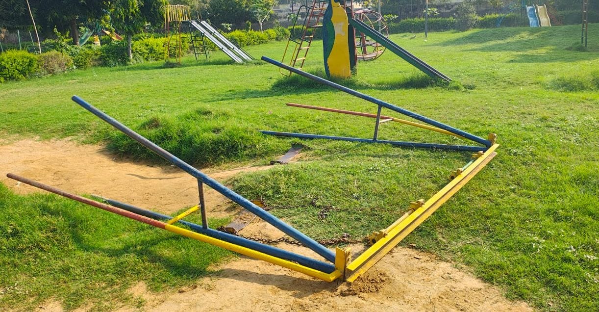 Park's swing broke, six year old girl seriously injured after being crushed under it