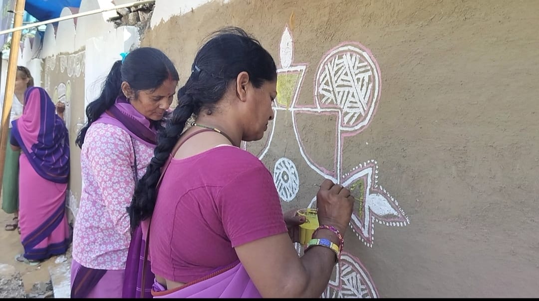 The walls of the fair ground were decorated by Indian and foreign women, Indian youth defeated foreigners in the football match