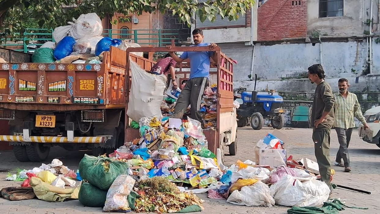 Objection to separation of wet and dry garbage in Ramlila Maidan