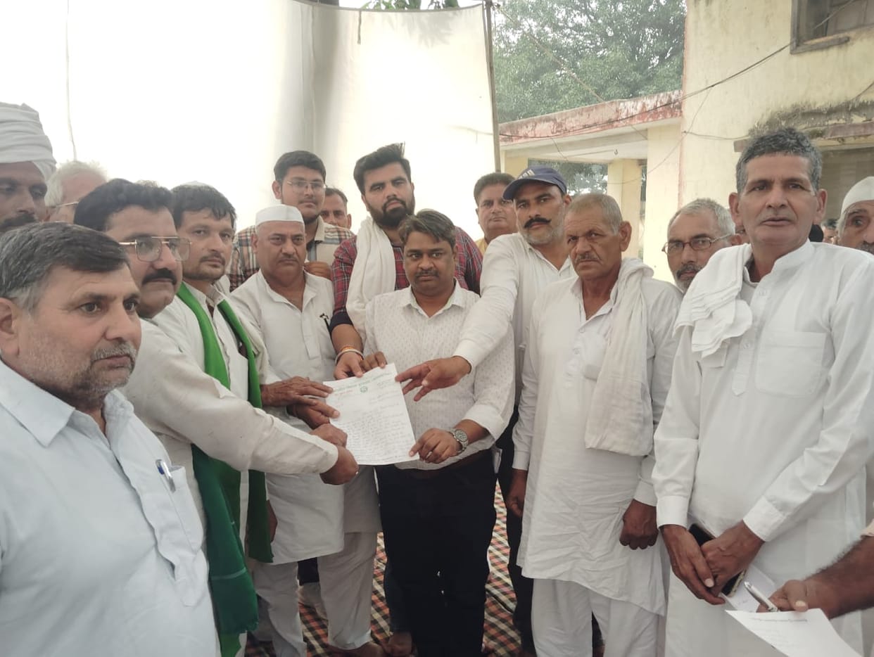 Protest against electricity corporation and sugarcane officials