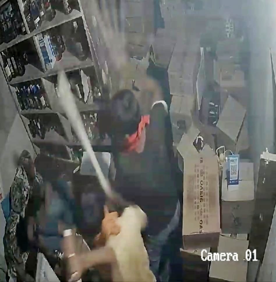 Liquor shop salesman assaulted, case registered against three