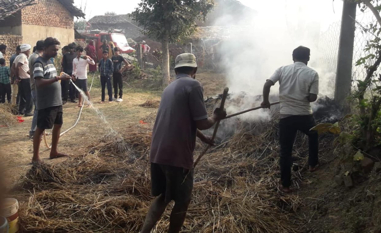 Fire broke out in the paddy crop kept in the barn, 40 quintals of paddy burnt to ashes, case of dealer.