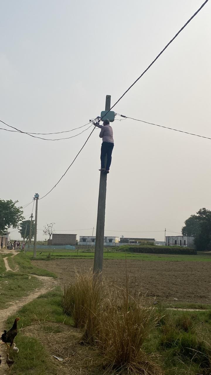 Complete security arrangements are not available, lives of linemen are in danger