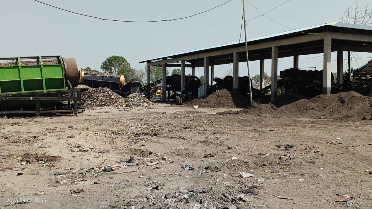 Garbage will not go to the fields, the boundary wall of the garbage disposal plant will be made 15 feet high, 5 feet mesh will also be installed.