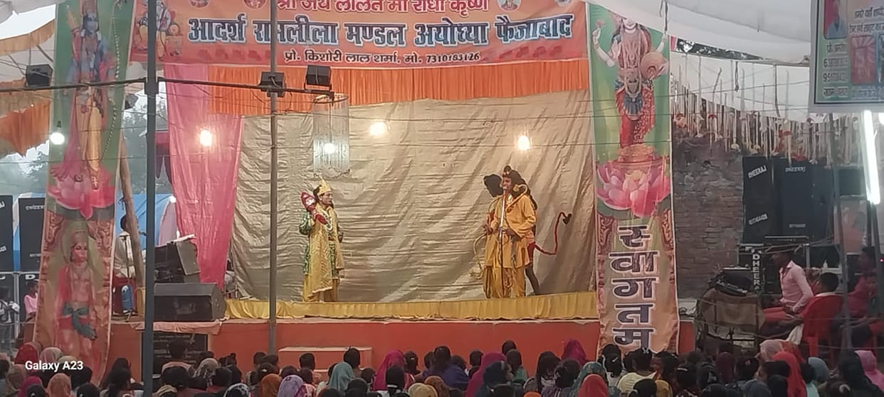 As soon as Lanka Dahan took place, Ramlila Maidan echoed with cheers.