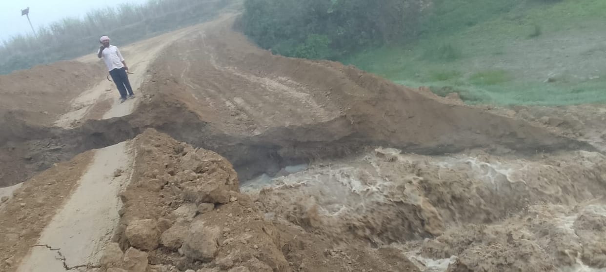 The raw dam built by Karseva washed away in the river, still farmers stood firm