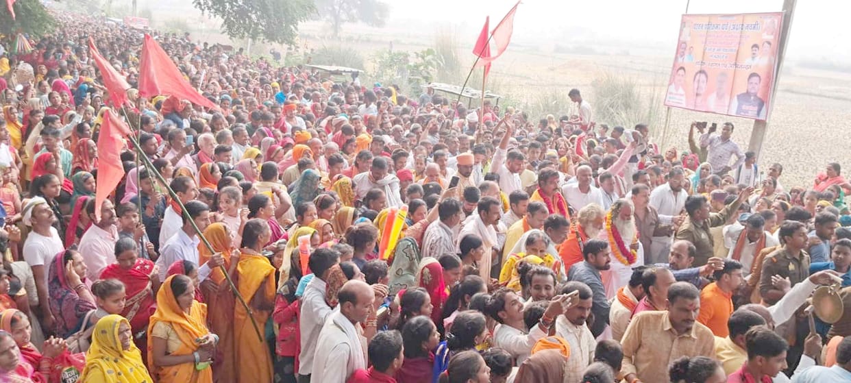 Devotees gathered in Panchkosi Parikrama