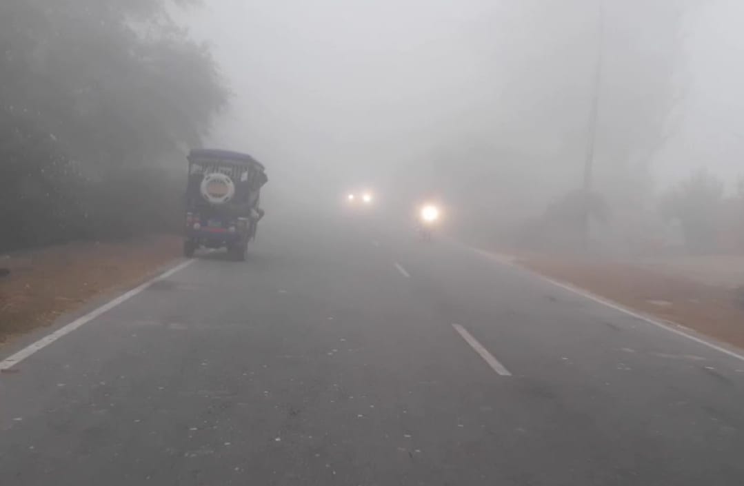 Morning wrapped in fog, mercury dropped by three degrees