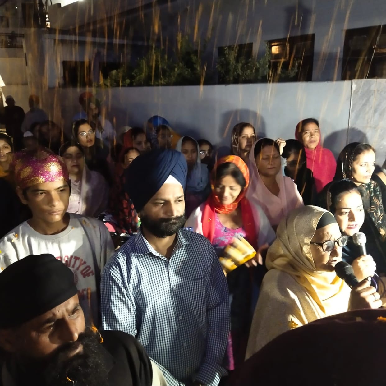 Took out a morning procession, the audience was delighted to hear the story and kirtan