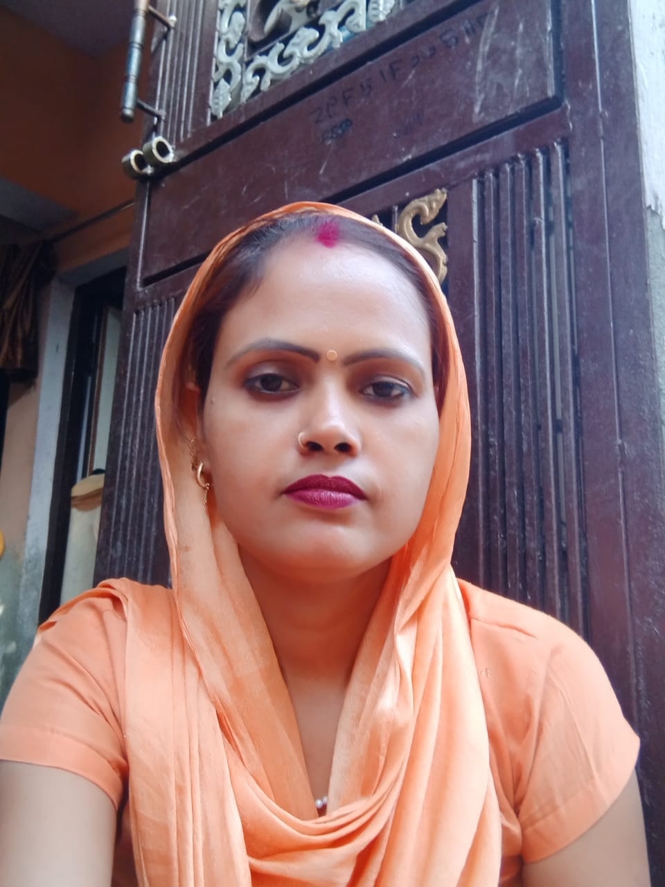 Dead body of married woman found hanging