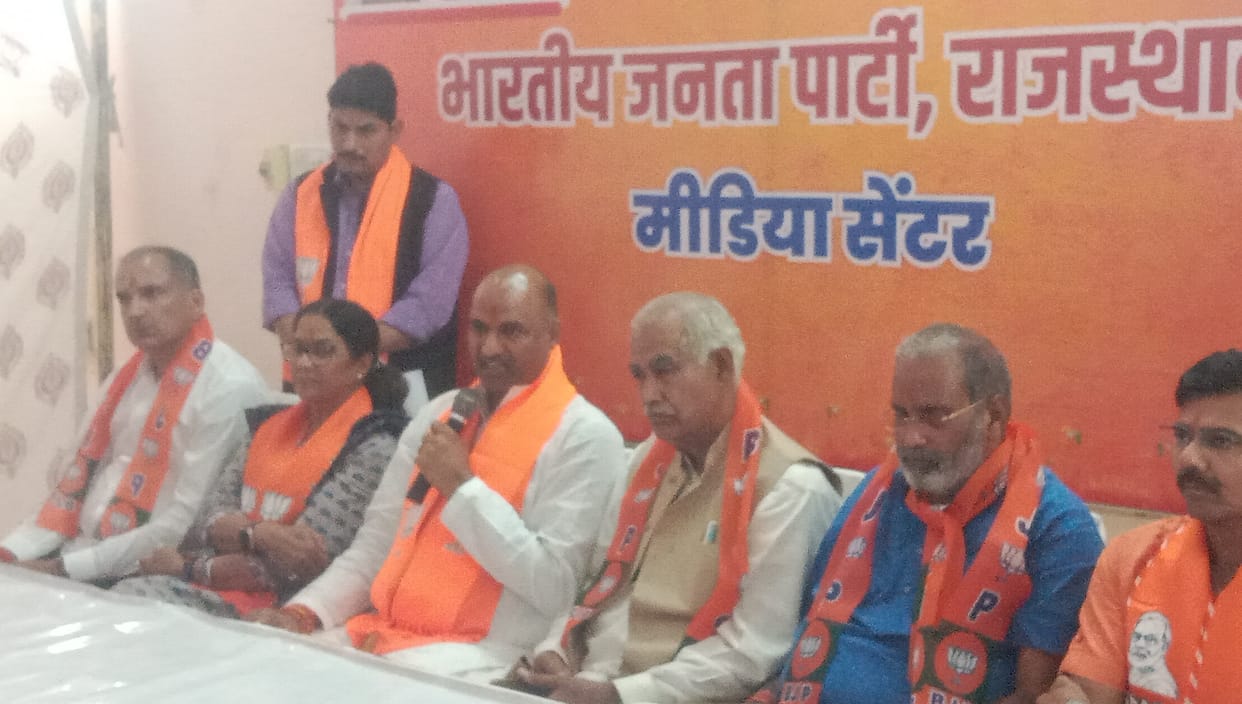 Jhunjhunu Bypoll PC of former state president CP Joshi seen avoiding questions and giving evasive answers