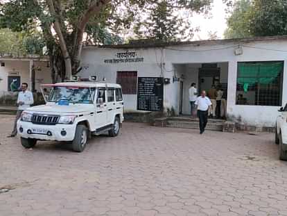 Sagar News: लोगों को RD और FD के नाम से लाखों रुपए ठगने वाला निजी बैंक का ब्रांच मैनेजर गिरफ्तार, दो अन्य फरार Sagar News: Branch manager of private bank, who cheated people of lakhs of rupees in the name of RD and FD