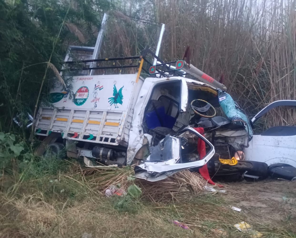 Speeding Fortuner jumps divider and hits Tata Magic in other lane, driver dies