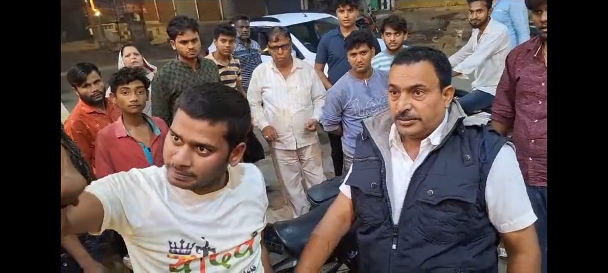 bjp  leader's brother-nephew beat up young man and policeman