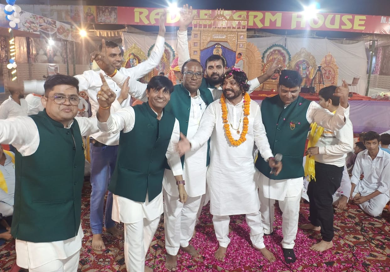 Coming and going to Khatu Dham felt good...devotees danced on it.