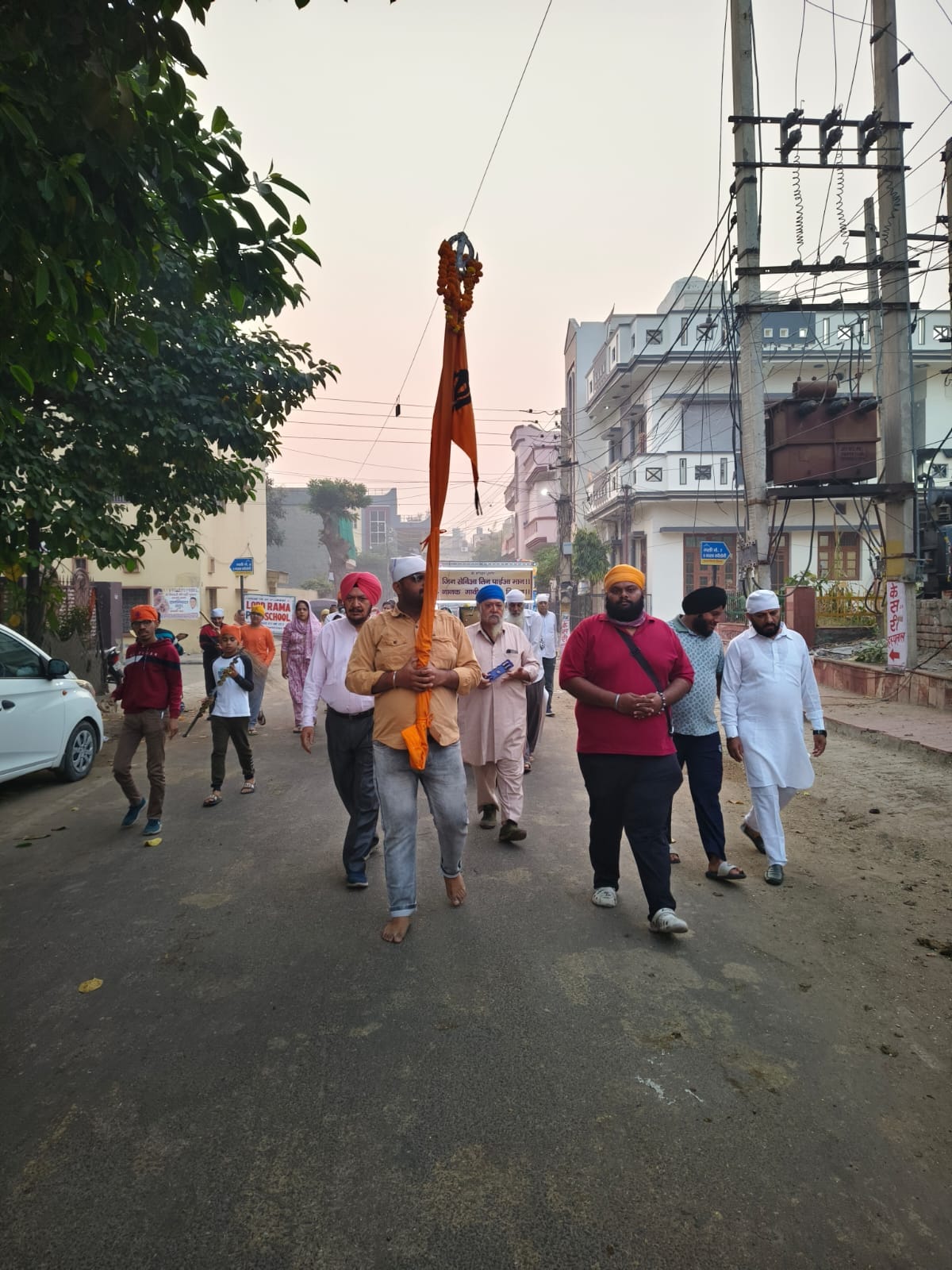 Sadh Sangat took out Prabhat Pheri on Prakash Parv