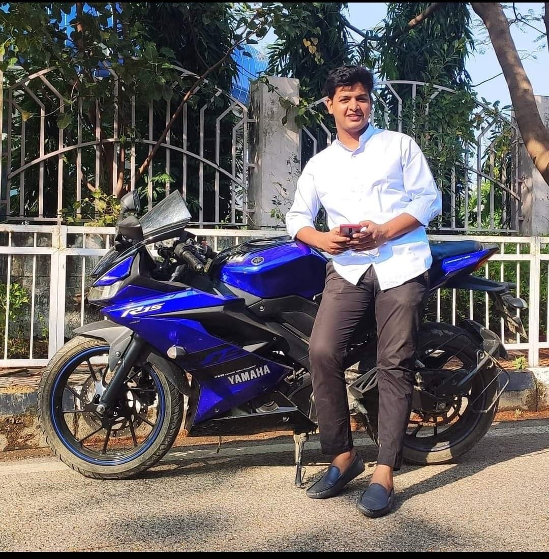 Car rams into truck at speed of 100 kmph, student dies, four relatives injured
