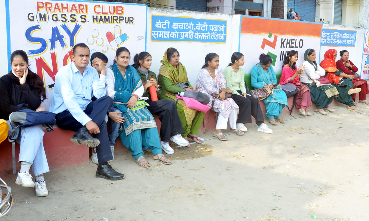 170 students of the district took the Atul Maheshwari scholarship exam.