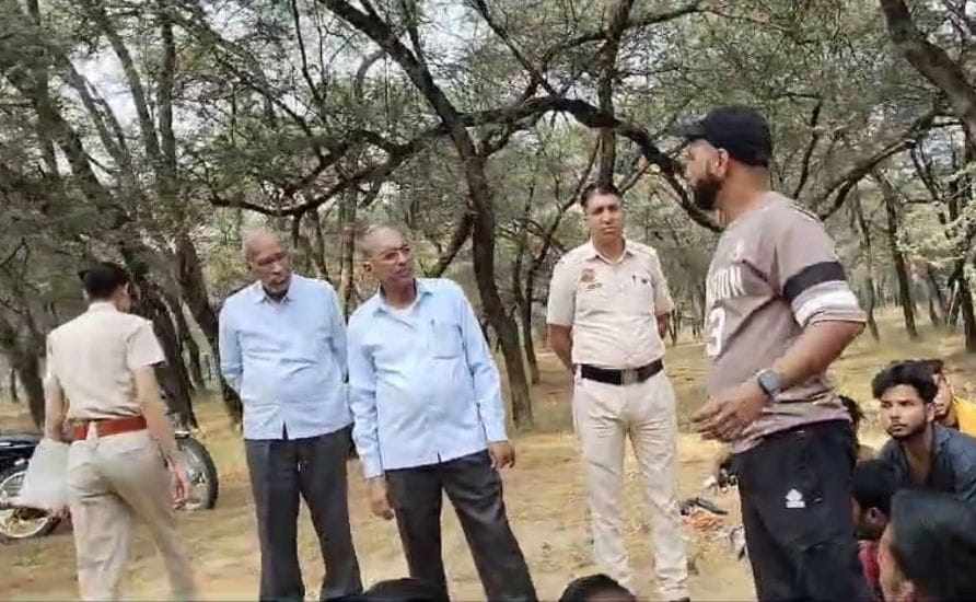 Outrage over dumping dead cattle in the open, Bajrang Dal complains to police