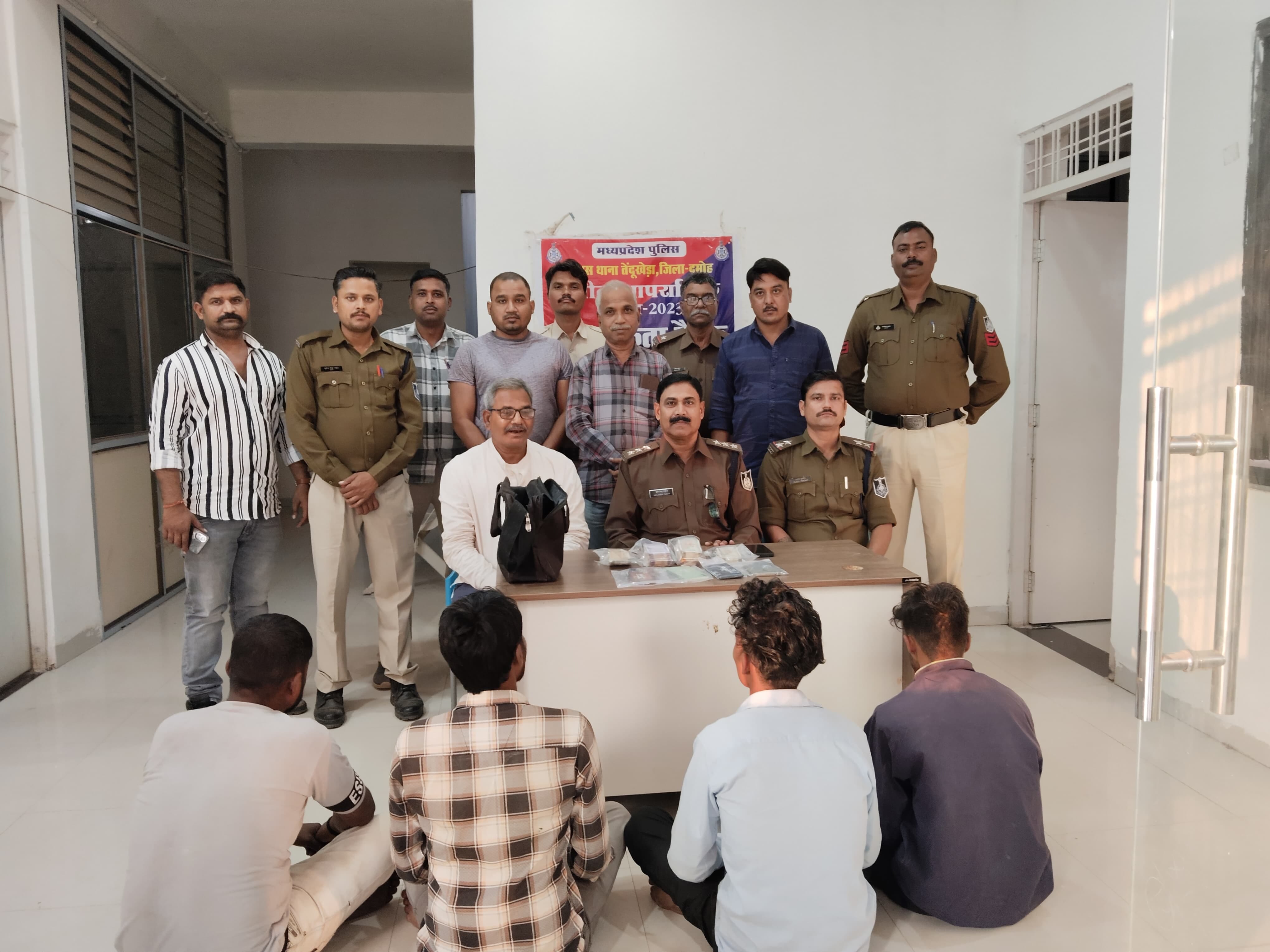 Damoh The old employee turned out to be the accused of robbing the liquor shop manager