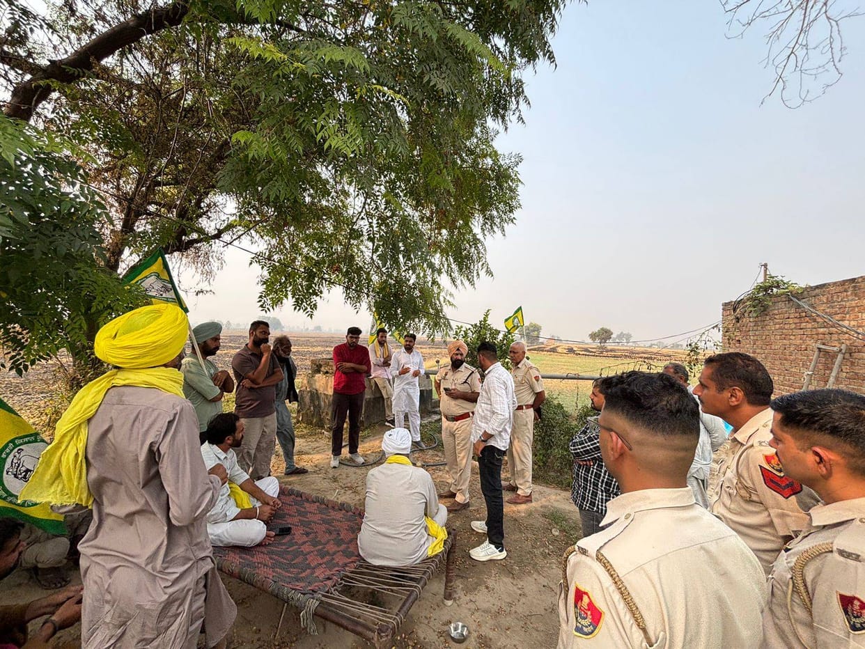 Farmer organizations surround Pollution Control Board team