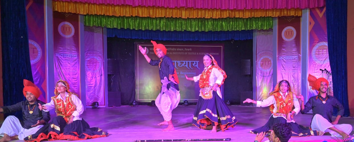 Gaurav Samman Ceremony Haryanvi songs resonated in Navadhyay fresher party