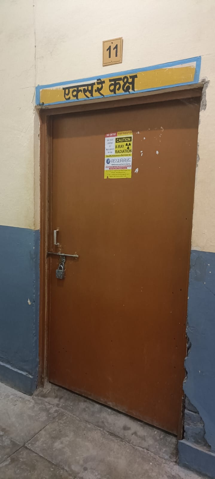 Lock hung on the X-ray room, patients returned disappointed after waiting
