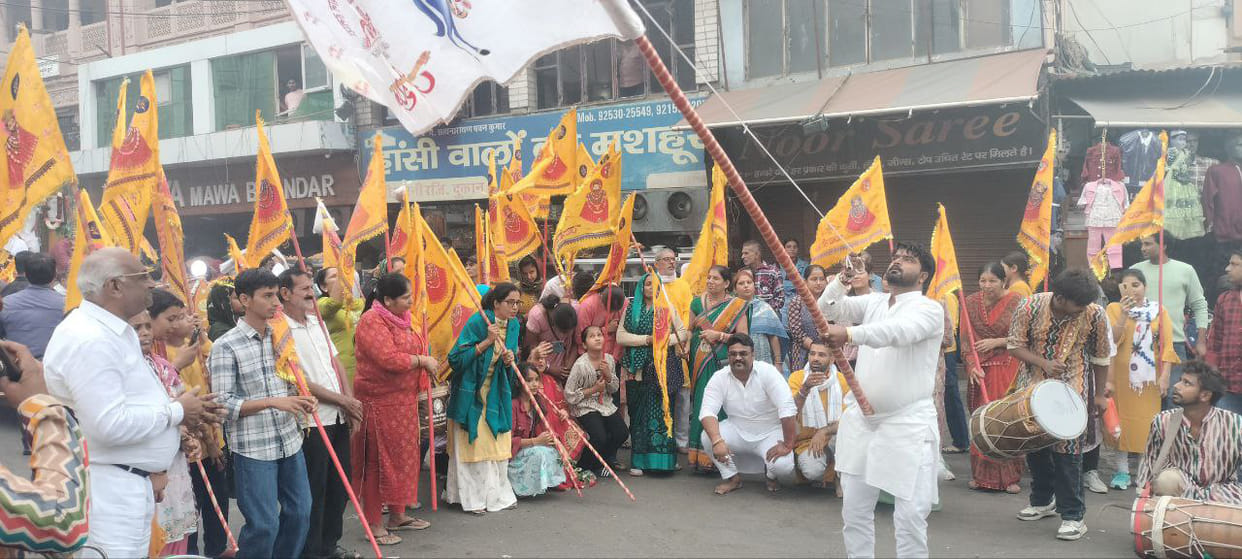 21 km. Devotees reached Bir Babaran Dham after traveling on foot trail.