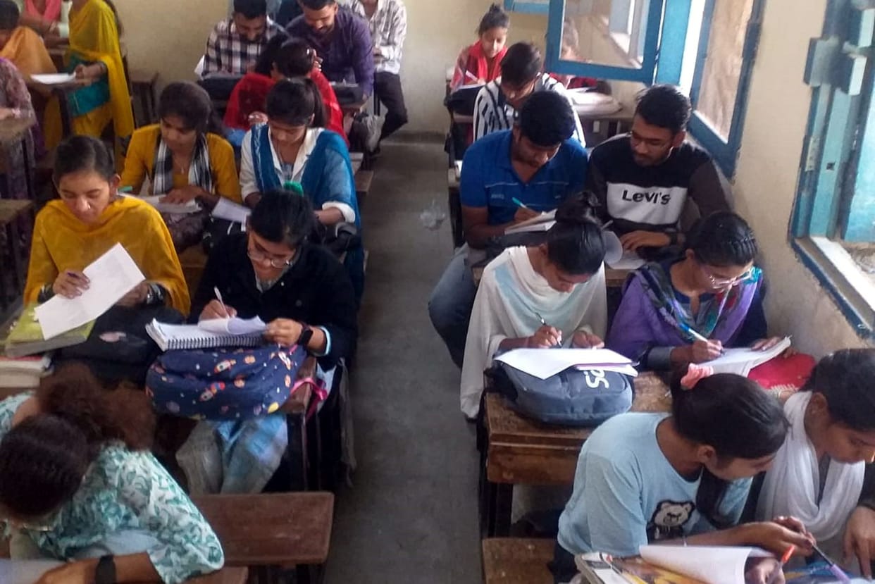 312 students took part in the quiz held in Bansilal College.