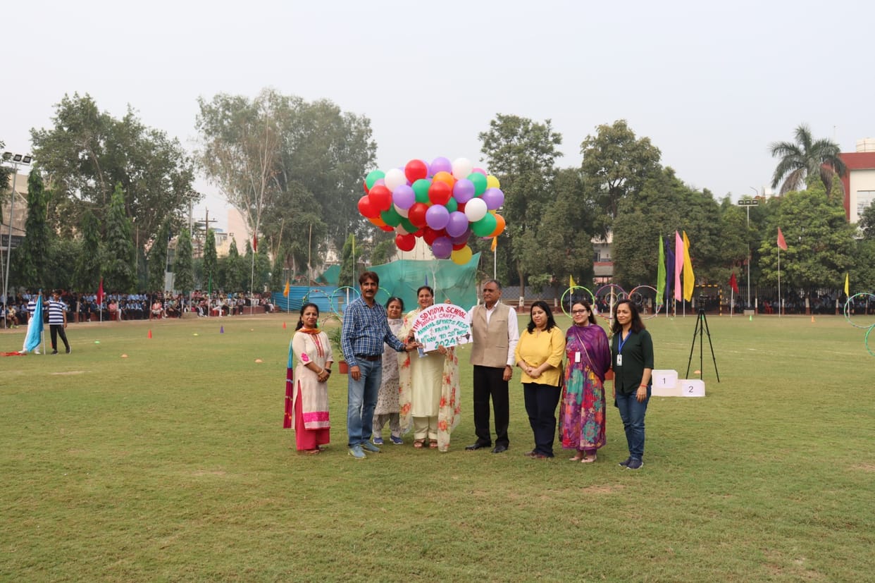 Saraswati House wins boys' relay race
